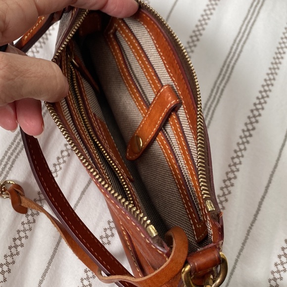 Dooney & Bourke small leather clutch handbag - Picture 5 of 9